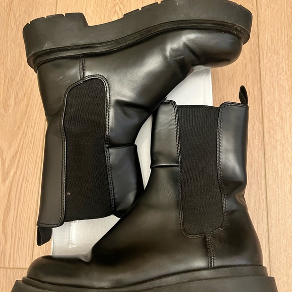 H&M Shoes - H&M Black Chunky Chelsea Combat Boots